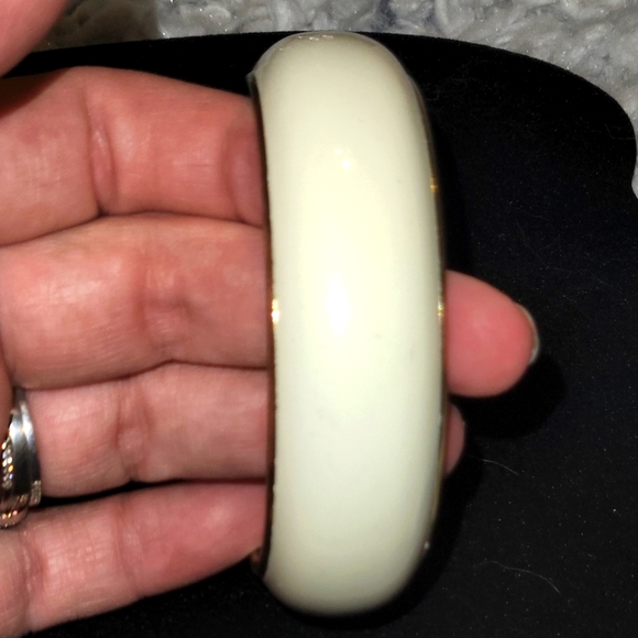 White with gold trim bracelet. Good condition - Picture 1 of 4